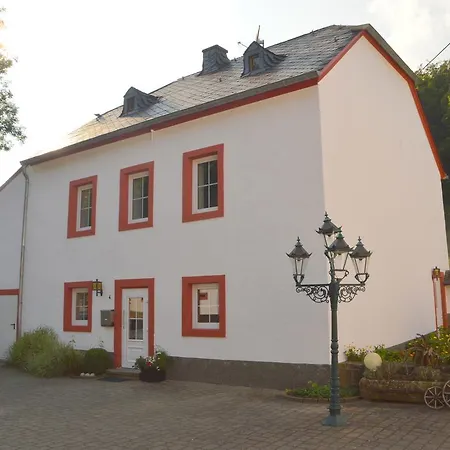 Vakantiehuis With Private Garden Heidweiler